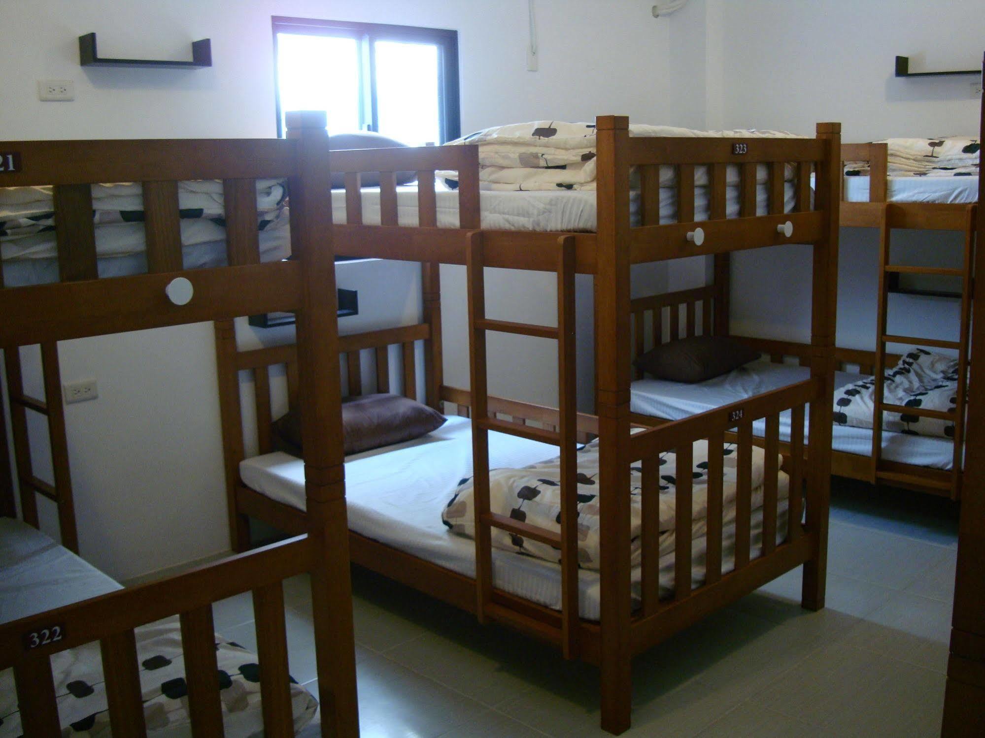 Backpacker 41 Hostel - Taichung Exterior foto
